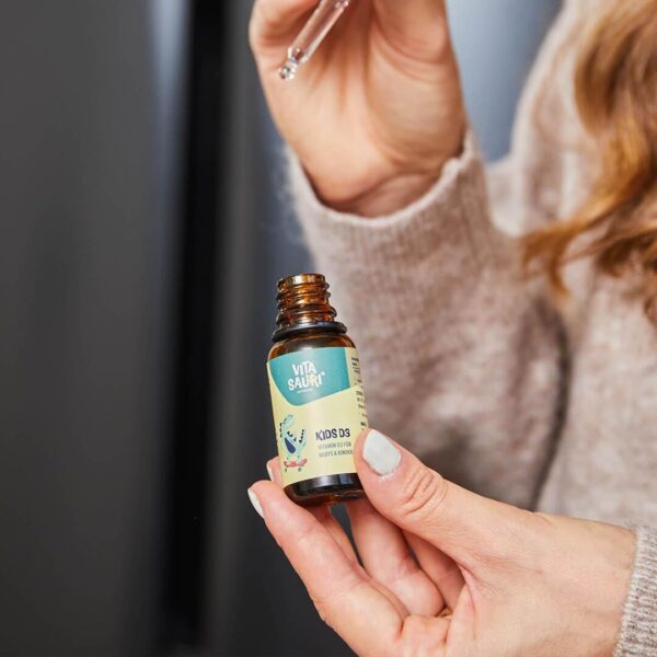 Vitasauri Kids D3 | Vitamin D Tropfen für Babys und Kinder | Leicht zu schluckende Vitamin D3 Tropfen gelöst in MCT Öl | Geeignet für Säuglinge, Babys & Kinder | 20 ml | edubily nutrition® – Bild 7