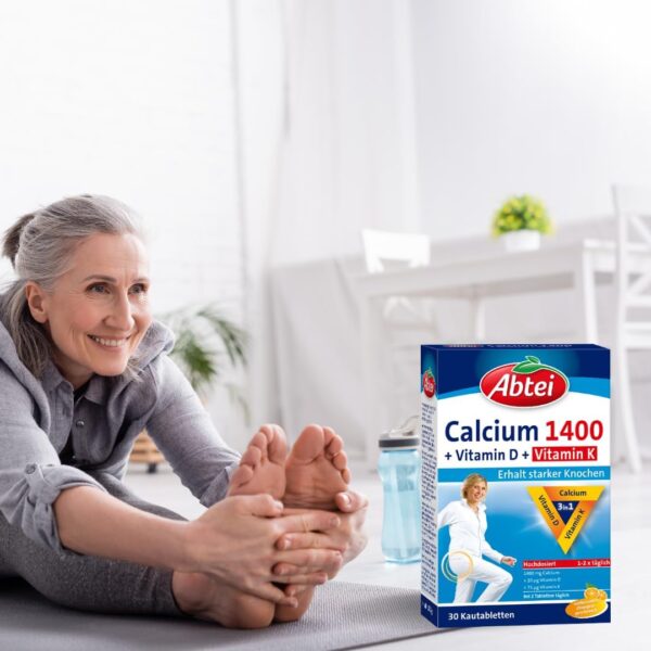 Abtei Calcium 1400 + D + K - hochdosiert - Mit Vitamin D und Vitamin K - Zum Erhalt gesunder Knochen und Muskelfuktion - Orangengeschmack, 30 Kautabletten – Bild 2